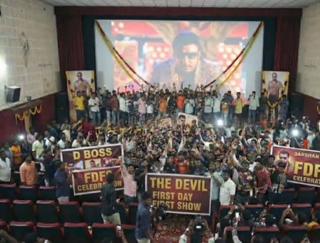 ಸಿನಿಮಾ ಅಂದರೇ ಚಾಲೆಜಿಂಗ್ ಸ್ಟಾರ್ ದರ್ಶನ್ ಡೆವಿಲ್ ಮುಗಿಲು ಮುಟ್ಟಿದ ಸಂಭ್ರಮಾಚರಣೆ